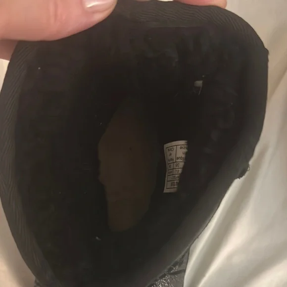 UGG Boots Black and Gray Patterned - Picture 8 of 10